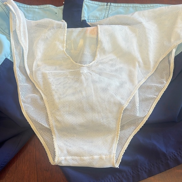 27001 SUNDEK Printed Swim Trunks Size: 40 board - Picture 8 of 12